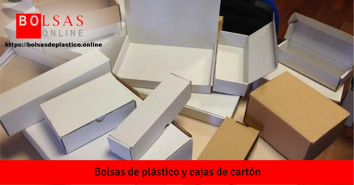 Bolsas de plástico y cajas de cartón